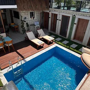 Elin Alacati Çeşme
